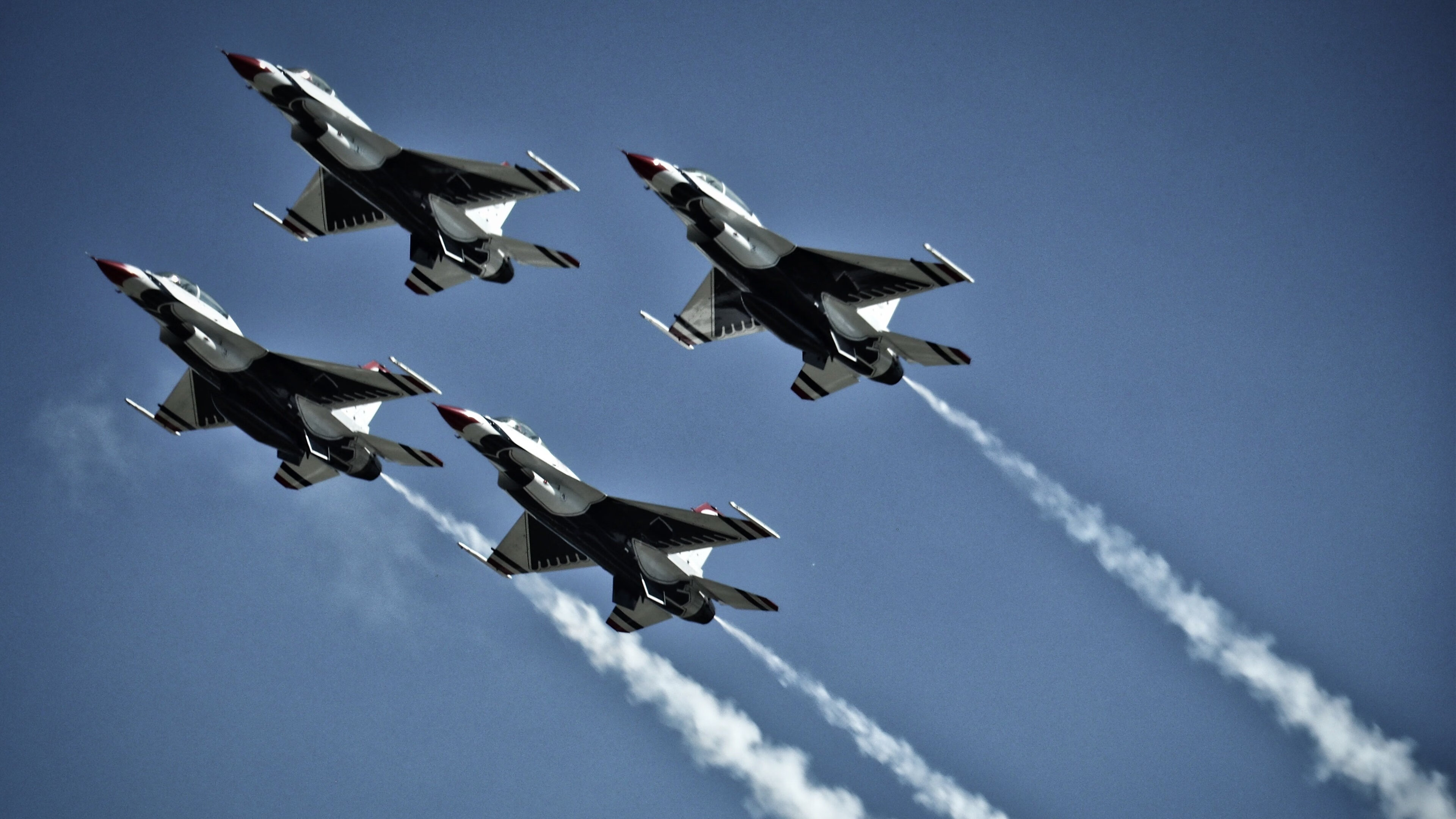 战队队员生日庆祝活动展现团队温情,战队队员生日庆祝活动展现团队温情的句子