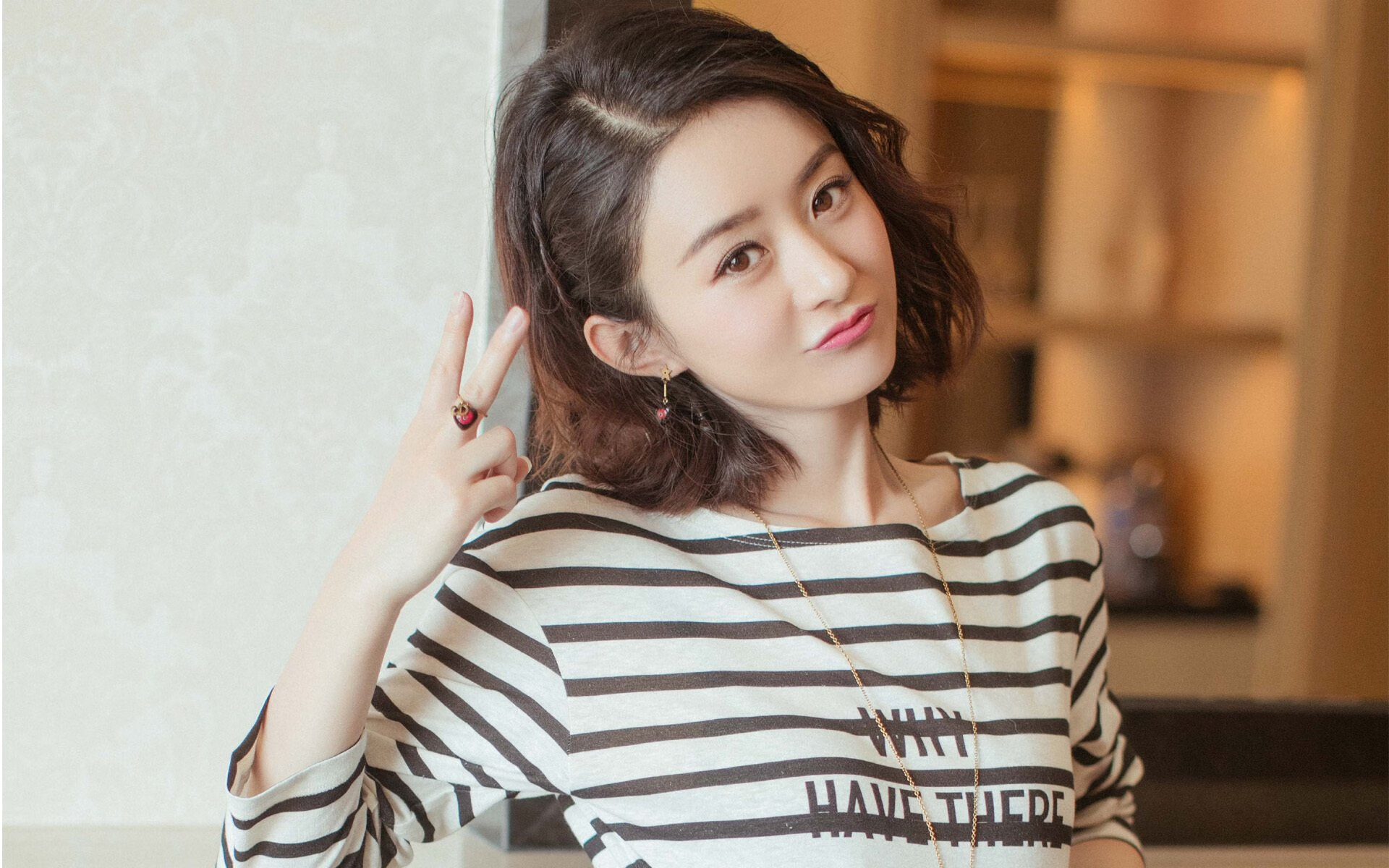 唐纳德·高尔通过精准的反击与突破,一次次撕裂对方防线