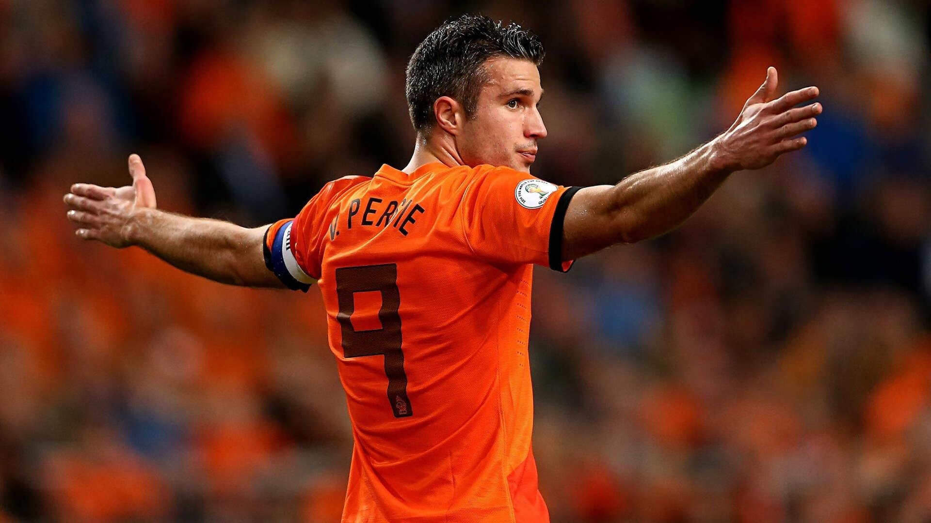 世界杯：全球32位“球迷大使”亮相 包含医生、老师与快递员等普通职业代表